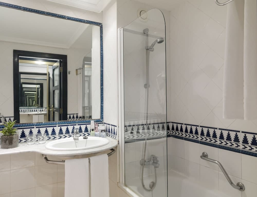 xx-H10 Tenerife Playa - GATTINONI, Bathroom