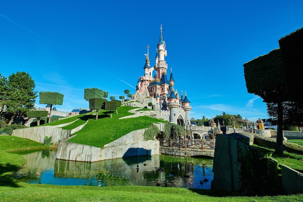 Disney Hotel Santa Fe, Exterior