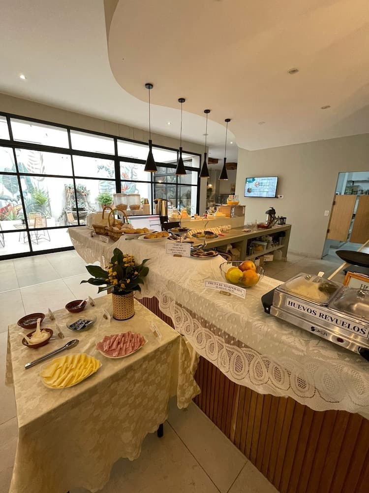 Hotel Caseros Salta, Breakfast buffet