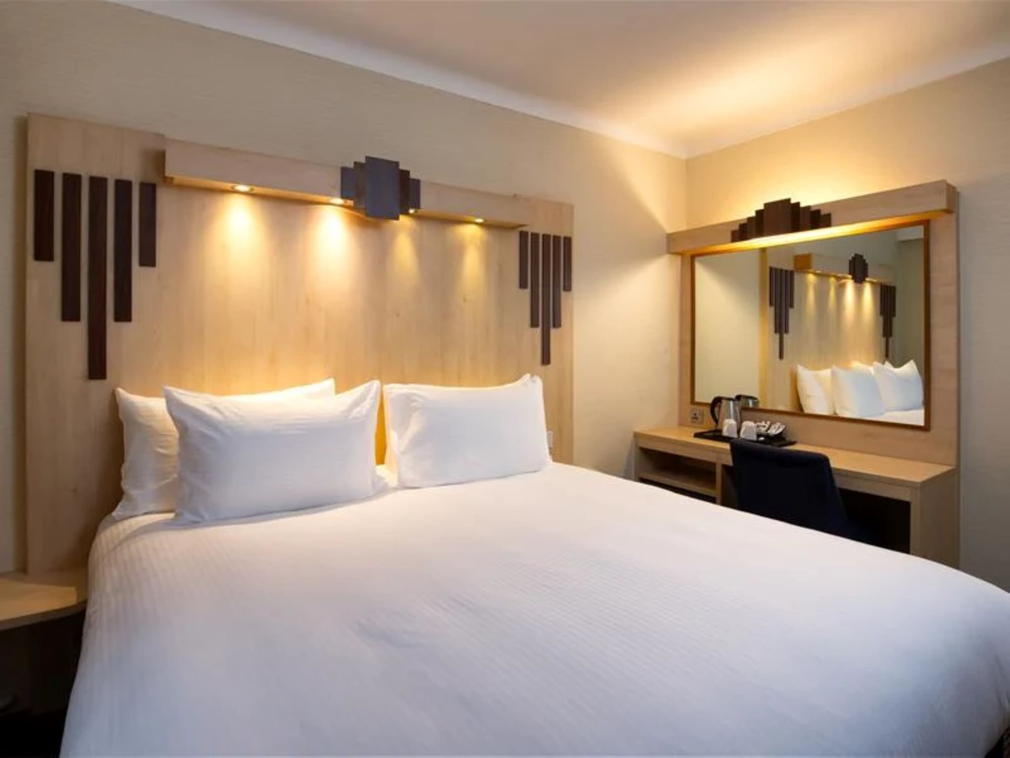 Tavistock Hotel, Room