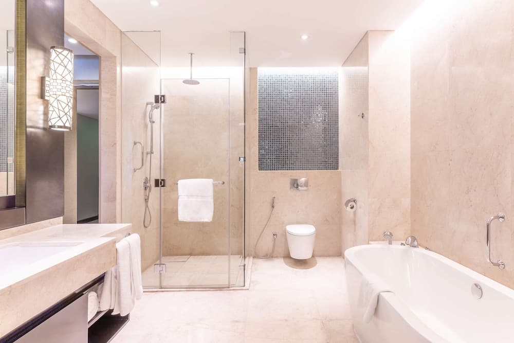 Radisson Collection Muscat, Hormuz Grand, Bathroom