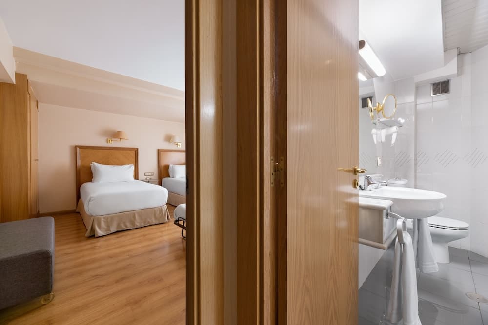 Crisol Almirante Bonifaz, Room