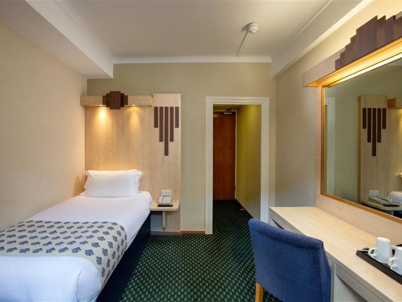 Tavistock Hotel, Room