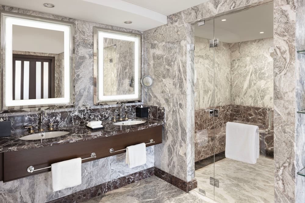 Sheraton Oman Hotel, Bathroom