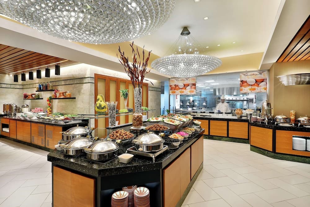 Hilton Suites Makkah, Breakfast Area