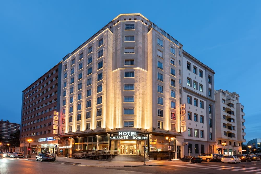 Crisol Almirante Bonifaz, Exterior