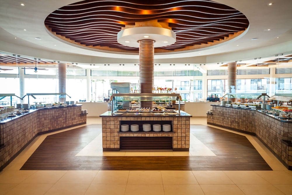 The Reef Coco Beach Resort & Spa- Optional All Inclusive, Breakfast buffet