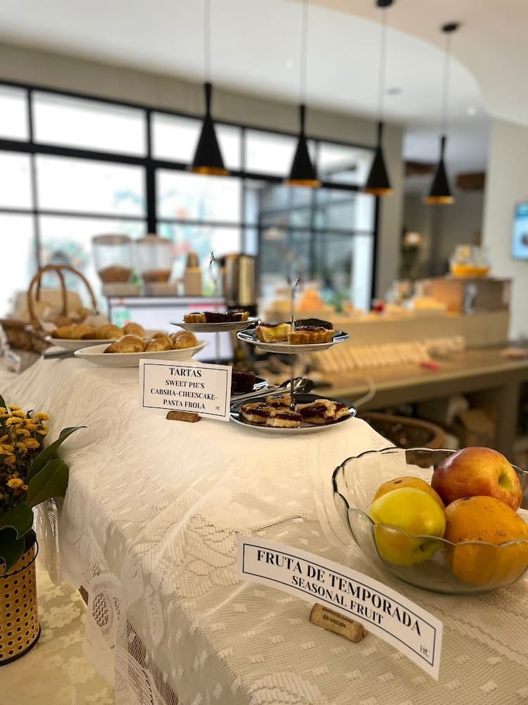 Hotel Caseros Salta, Breakfast buffet