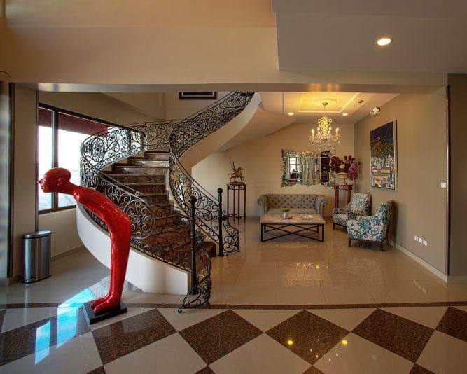 QUINDELOMA ART HOTEL & GALLERY, 