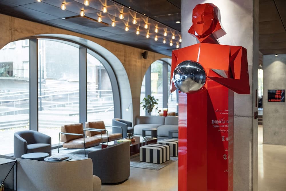 Radisson RED Helsinki, Lobby