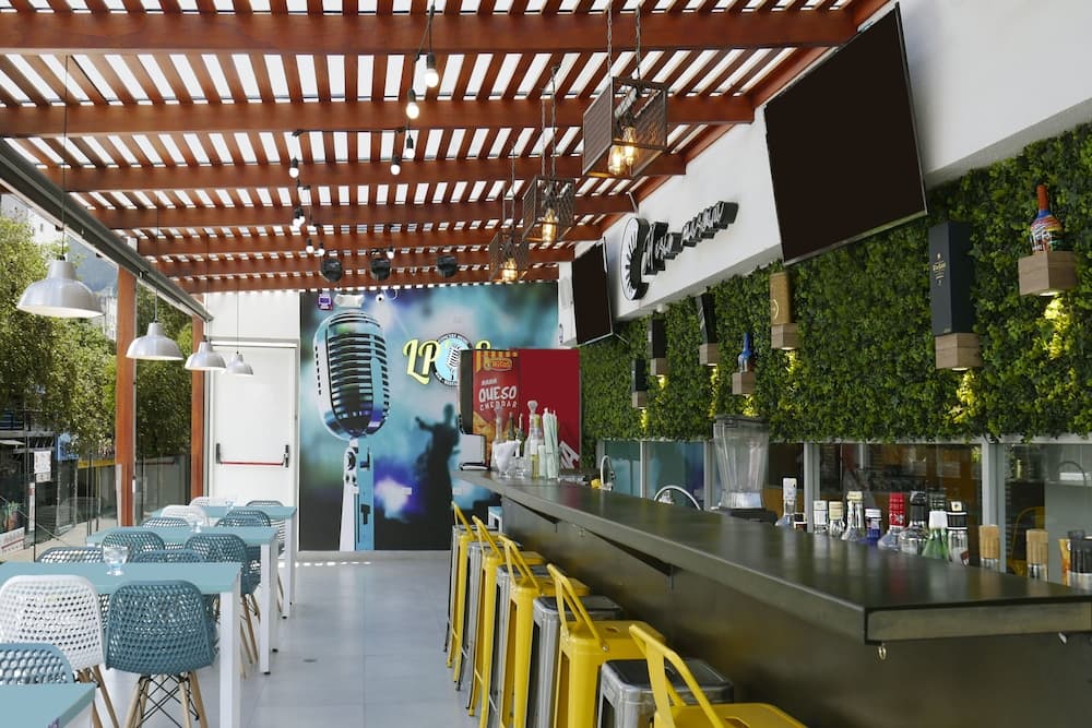 PARK INN BY RADISSON QUITO, Bar