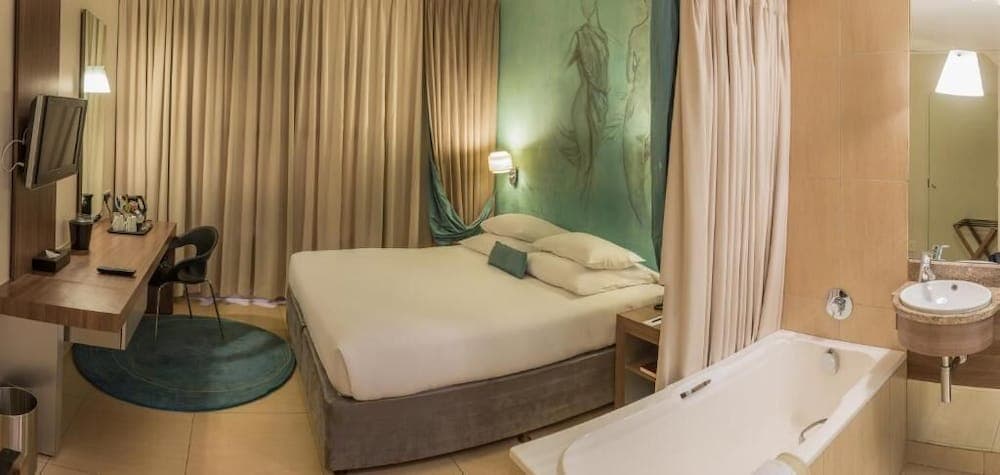 Peermont Metcourt at Emperors Palace, Room