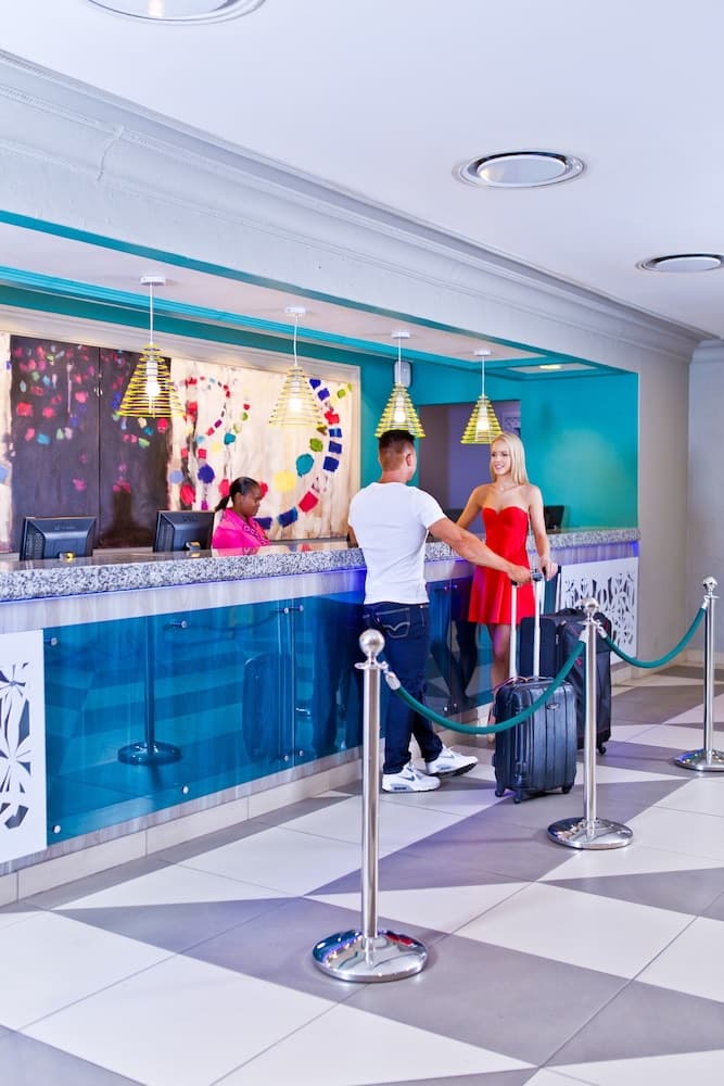 The Cabanas Hotel at Sun City Resort, Reception