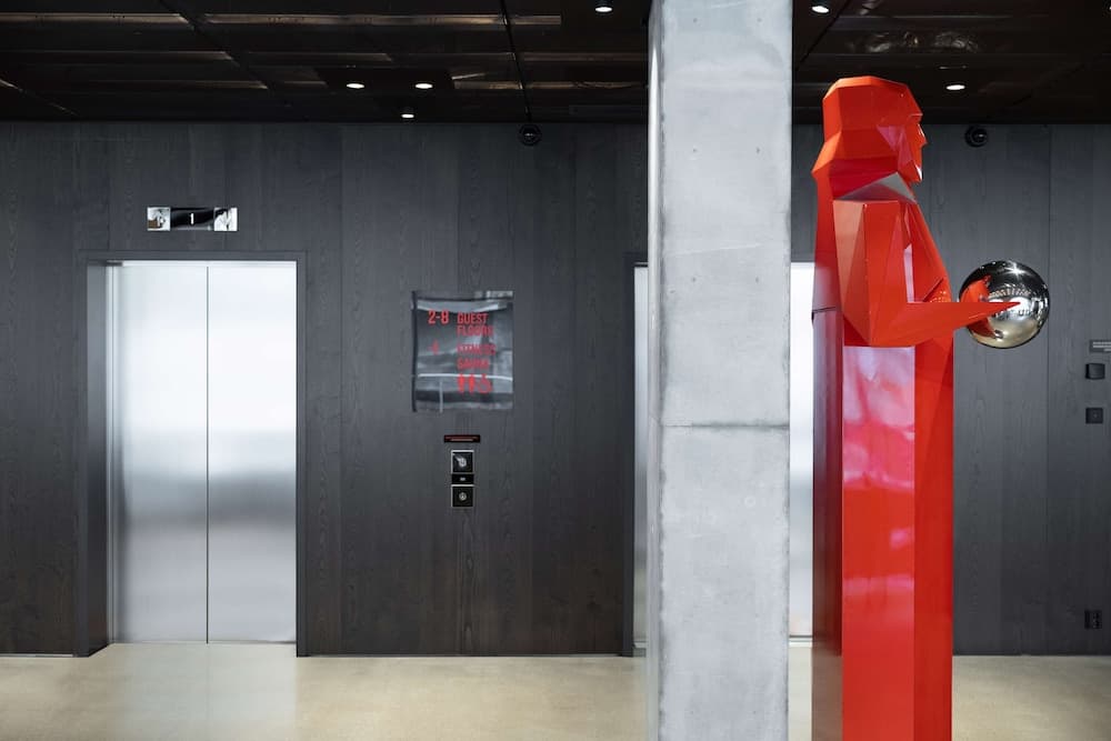 Radisson RED Helsinki, Lobby