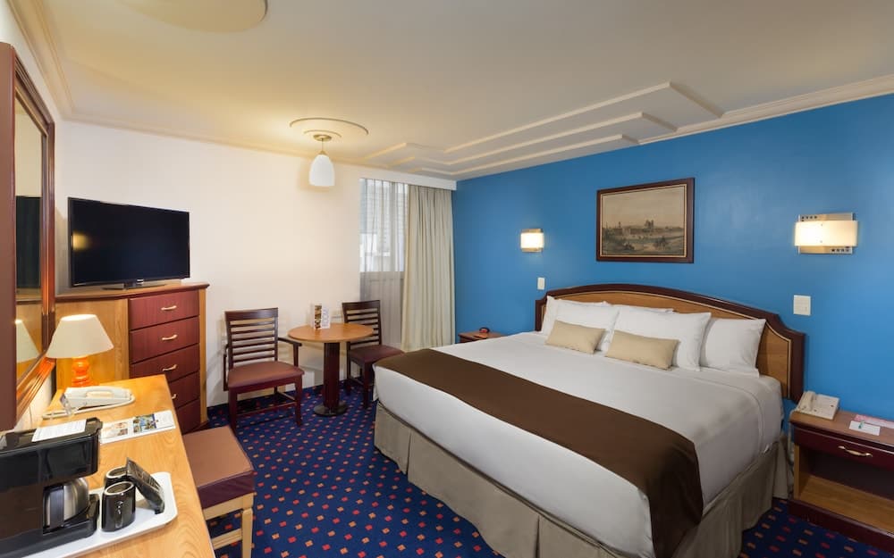 *Hotel Estoril, Room