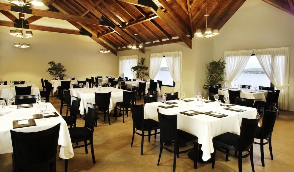 Xelena Hotel, Restaurant