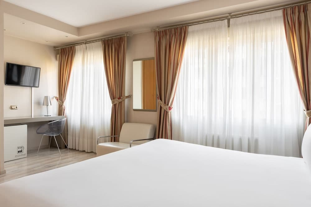 Crisol Almirante Bonifaz, Room