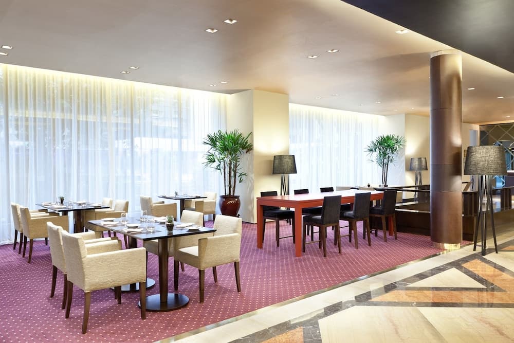 Libertador Hotel, Dining