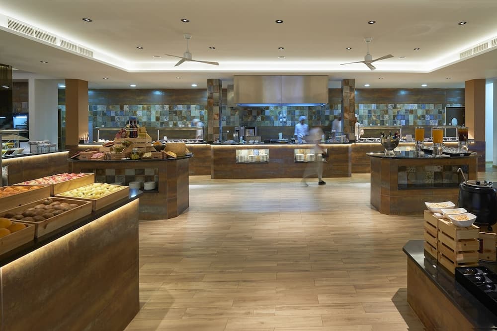 Melia Llana Beach Resort & Spa - Adults Only (18+), Buffet