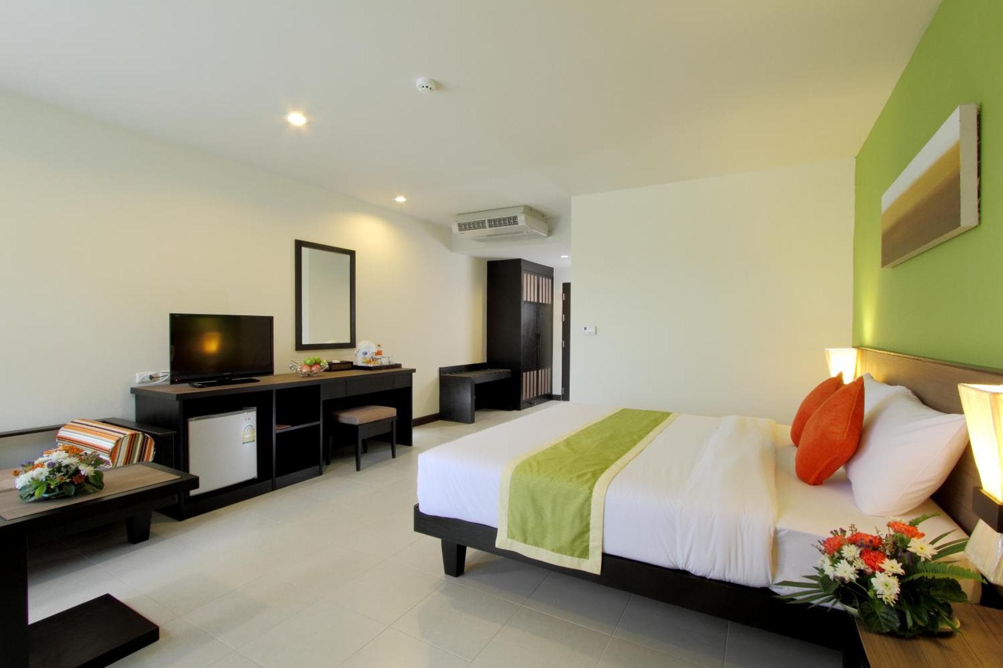 Kata Sea Breeze Resort - SHA Plus, 