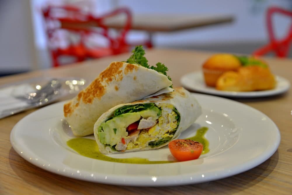 Cresta Grande Cape Town, Food and drink