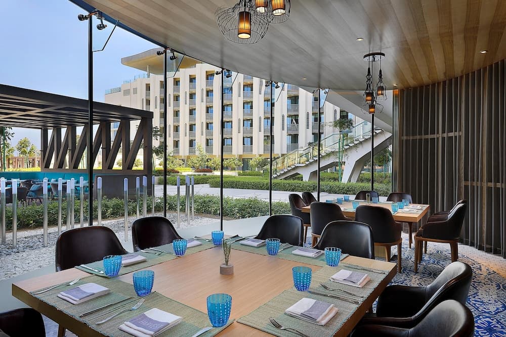 W Muscat, Restaurant