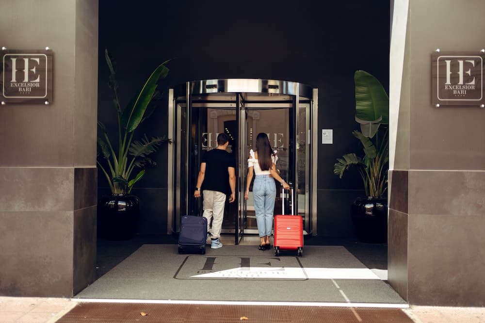 Hotel Excelsior Bari, Exterior