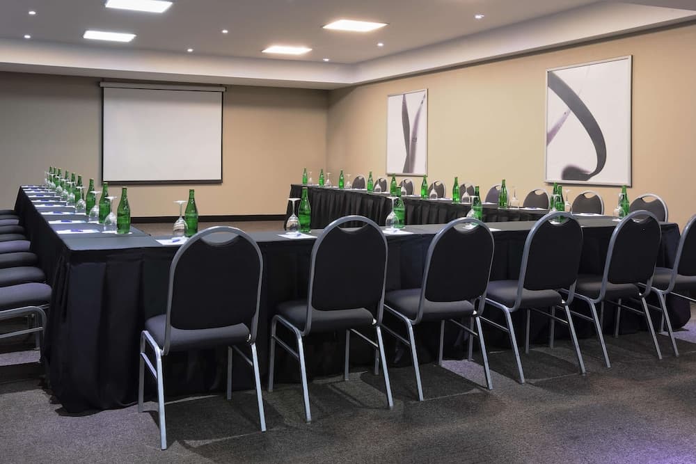 NH 9 de Julio ou Similar, Meeting facility