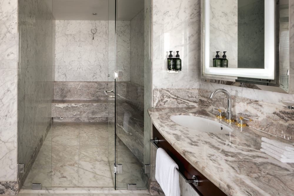 Sheraton Oman Hotel, Bathroom