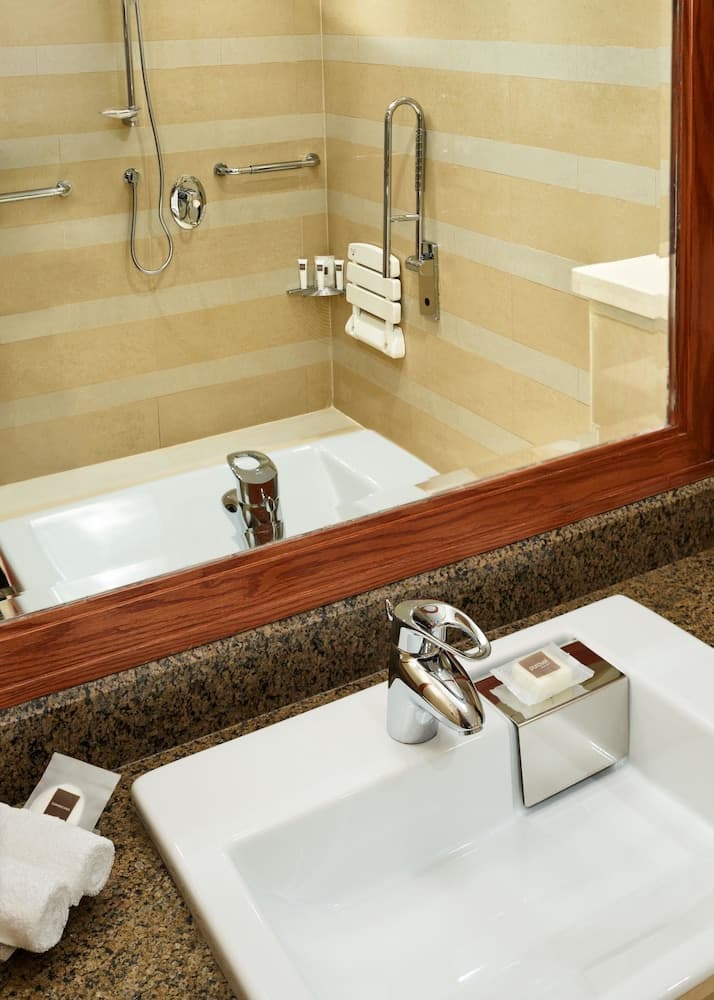 Swissotel Al Maqam Makkah, Bathroom