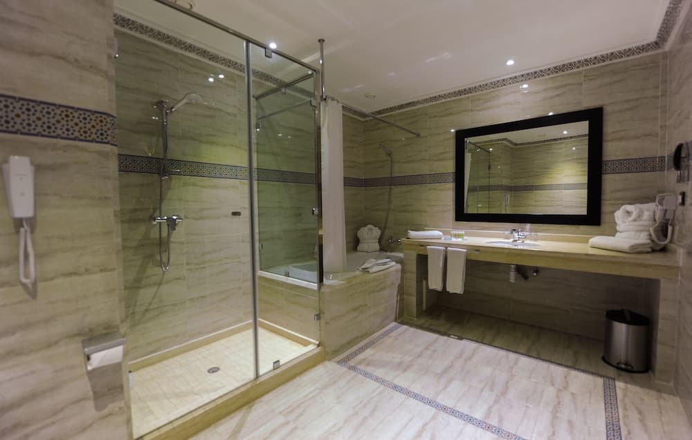 Hotel Riad Ennakhil & Spa 5 (DWO Marrakech Ennakhil), Bathroom