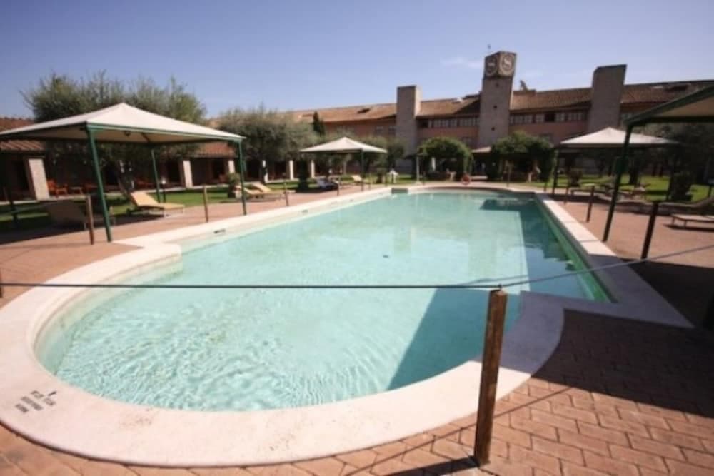 Sheraton Parco de' Medici Rome Hotel, Outdoor Pool