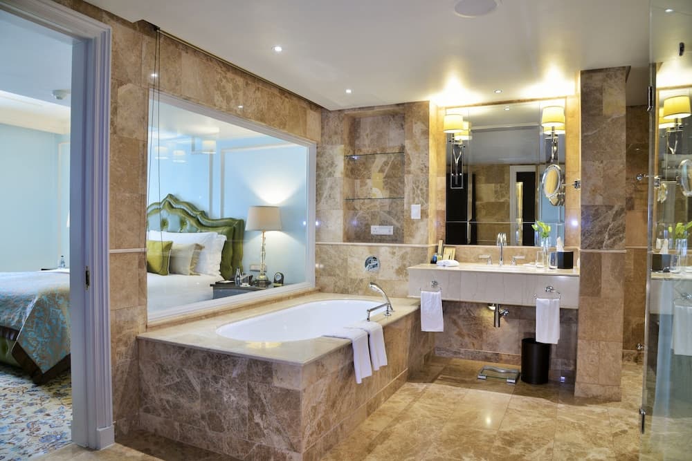 Taj Cape Town, Bathroom