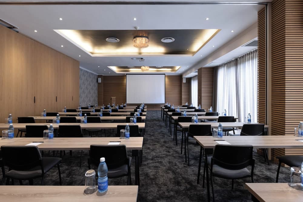 PEPPERCLUB HOTEL, Meeting facility