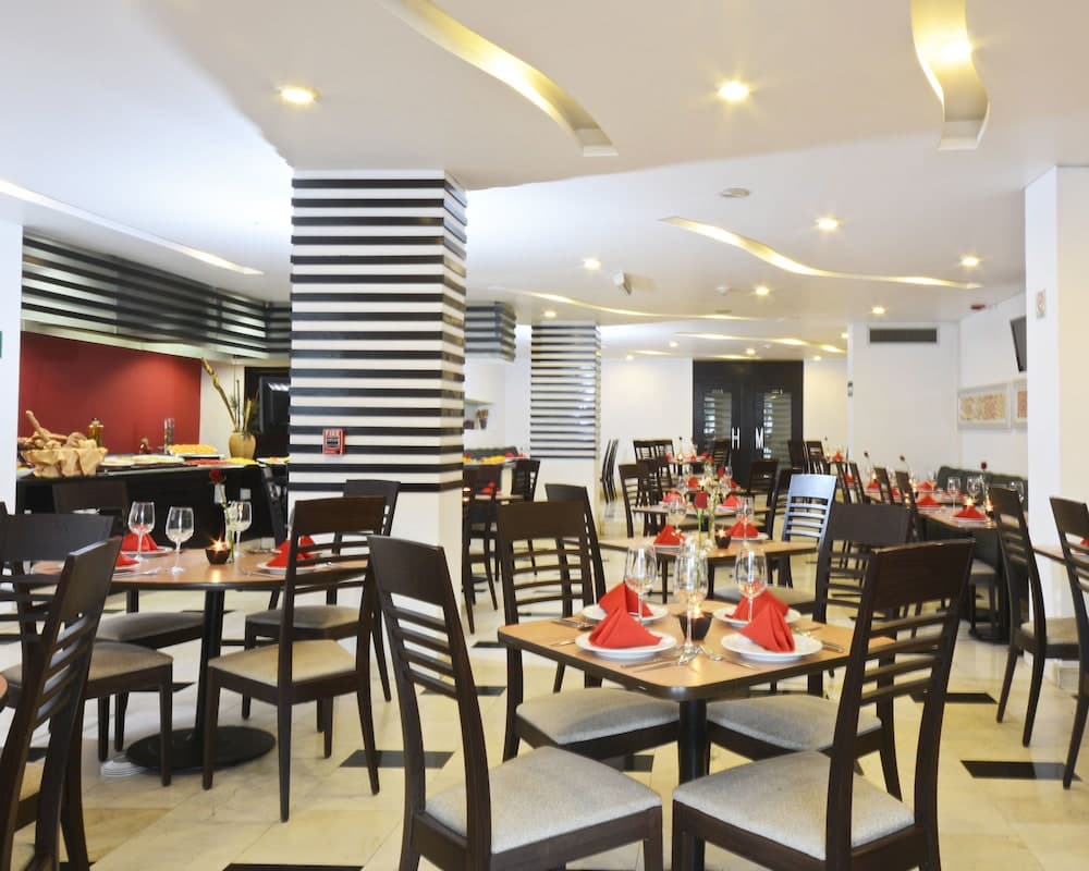 *Hotel & Suites PF, Restaurant