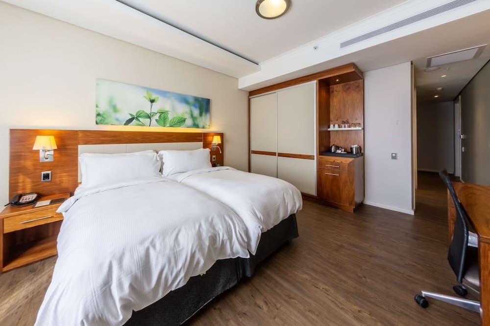 DoubleTree by Hilton Cape Town - Upper Eastside, Room