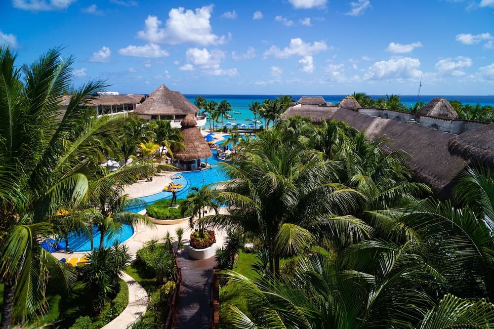 The Reef Coco Beach Resort & Spa- Optional All Inclusive, Outdoor pool