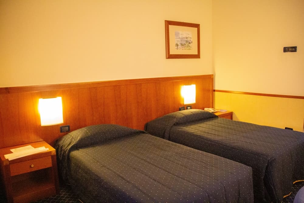 Pacific Hotel Fortino , Room