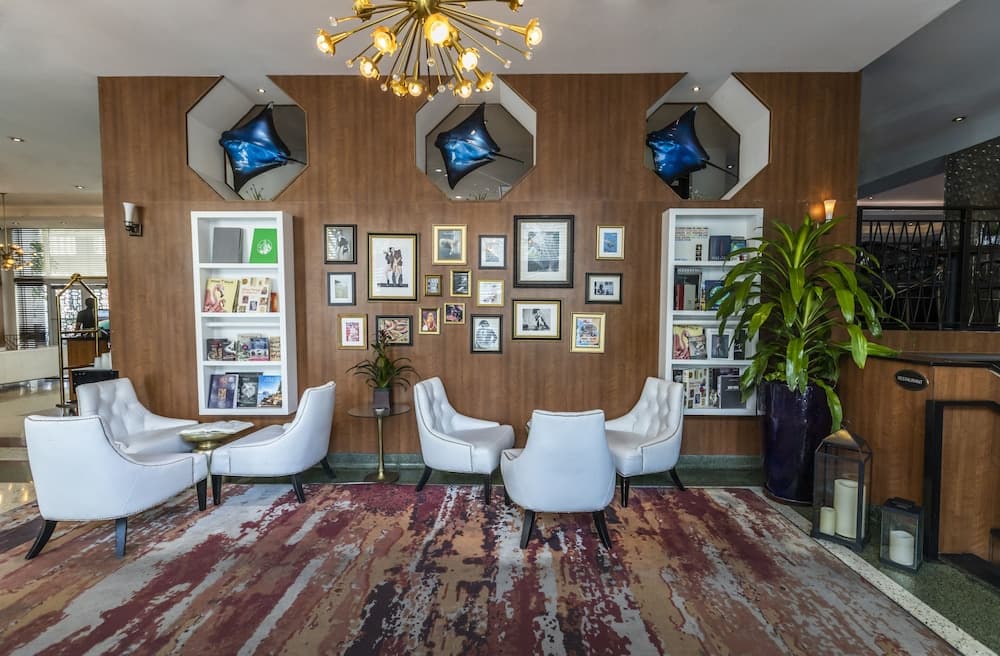 Hotel Croydon, Lobby sitting area