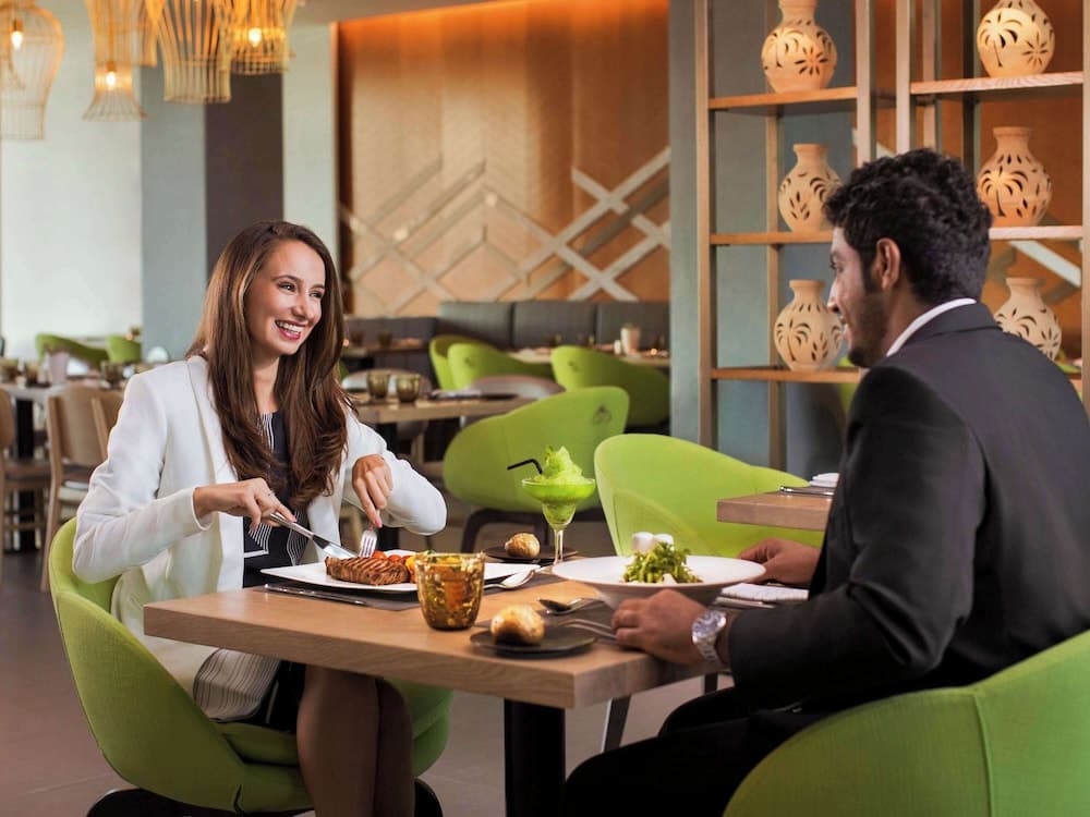 Novotel Muscat Airport, Restaurant