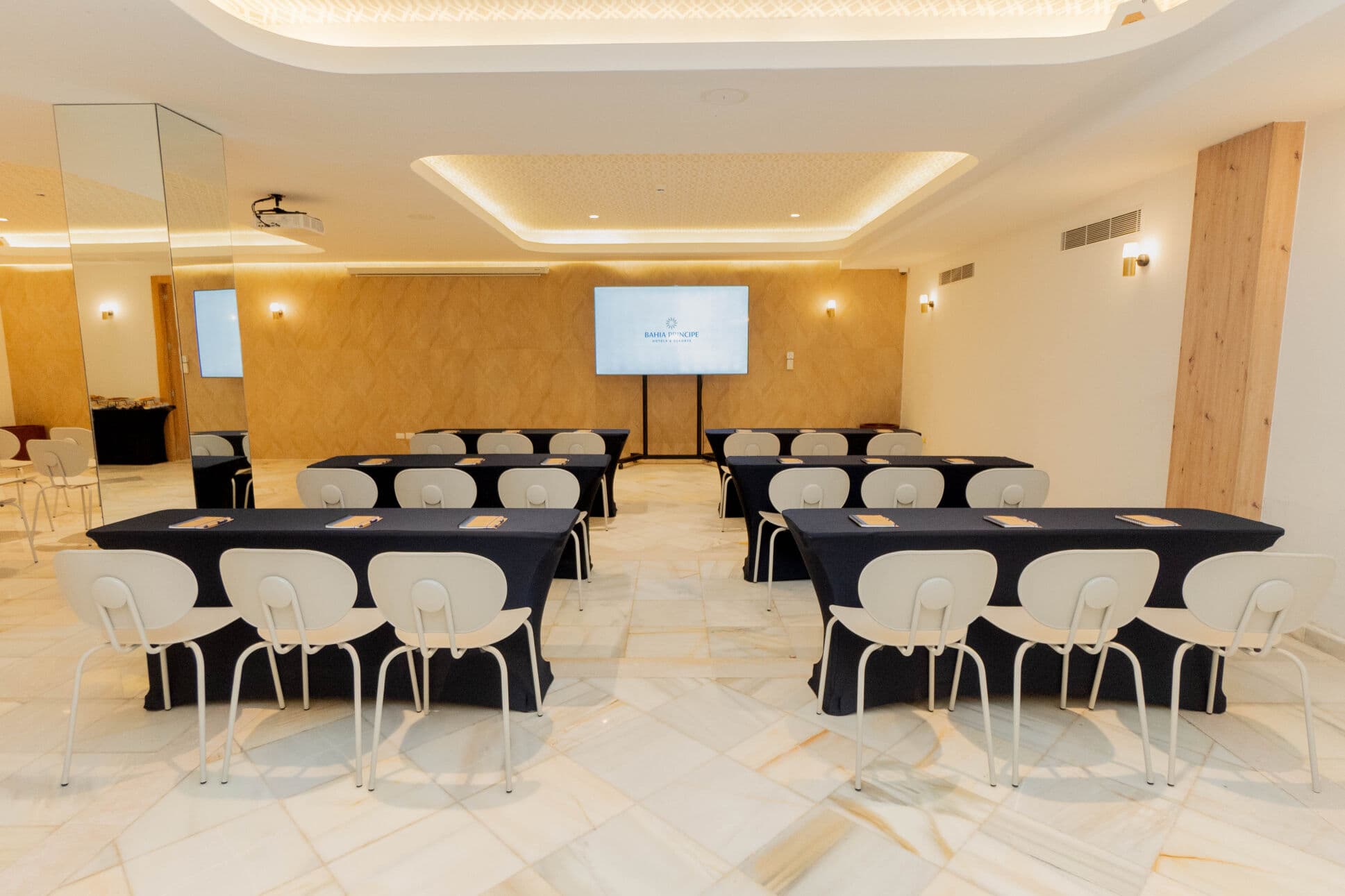 Bahia Principe Luxury Esmeralda, Conferences