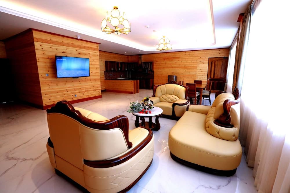 Araliya Red, Lobby Sitting Area