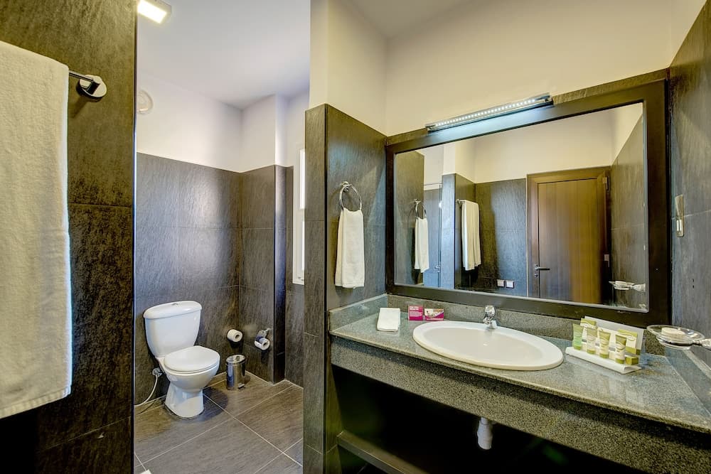 Crowne Plaza Resort Salalah, an IHG Hotel, Bathroom