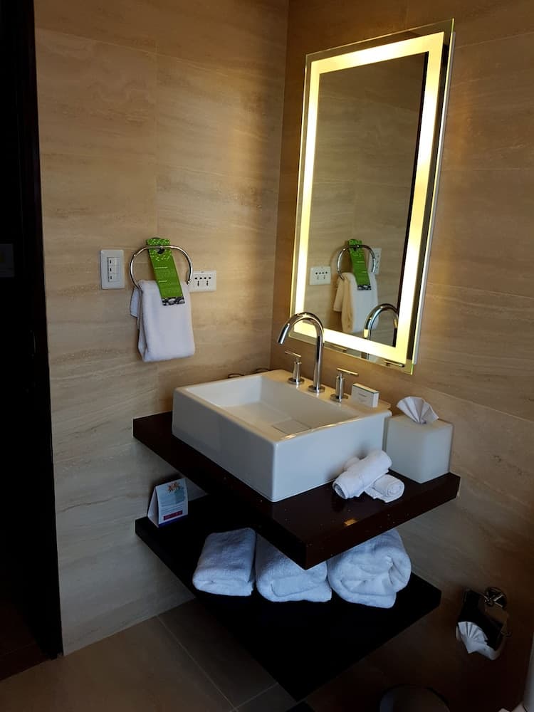 Hampton by Hilton Santa Cruz, Bathroom Sink