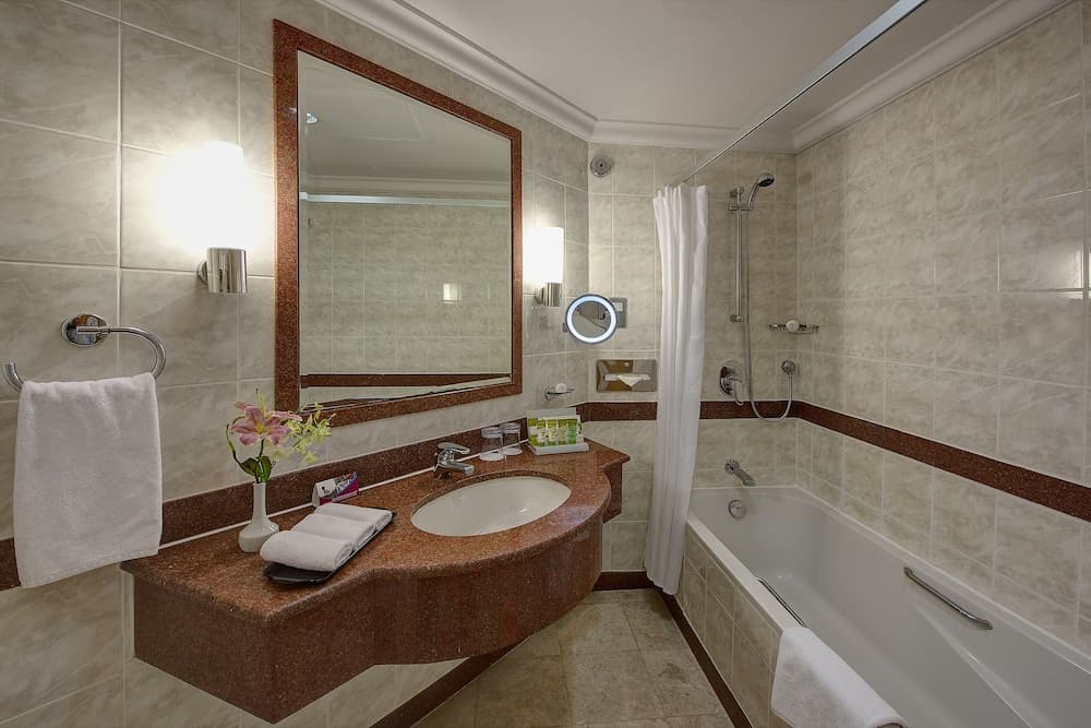 Crowne Plaza Resort Salalah, an IHG Hotel, Bathroom