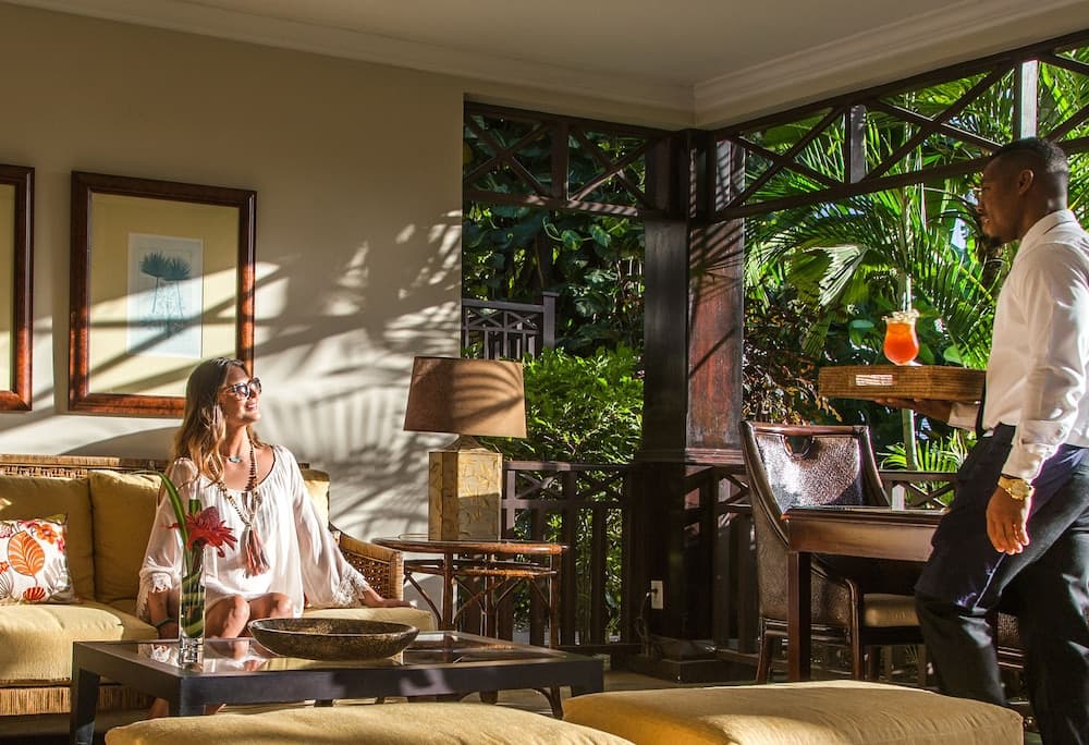 OLD102-The Sandpiper - GATTINONI, Lobby sitting area