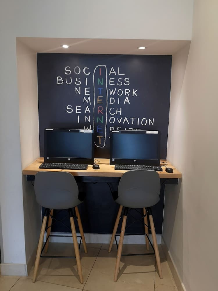 IBIS QUITO, Business Center