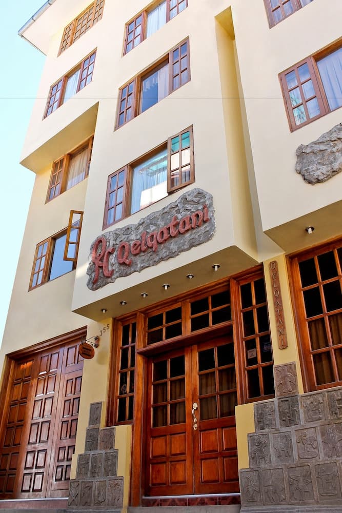 Qelqatani Hotel, Property entrance