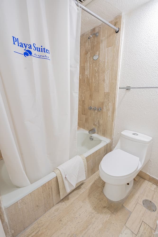 *Playa Suites, Bathroom