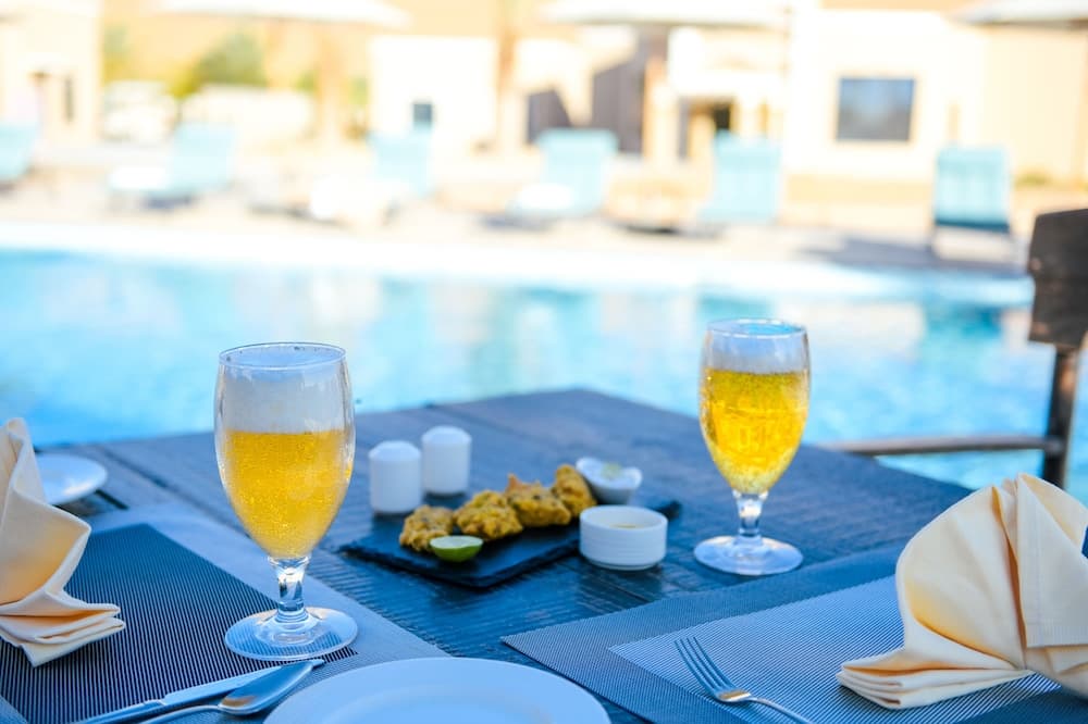 Arabian Nights Resort & Spa, Bar (on property)